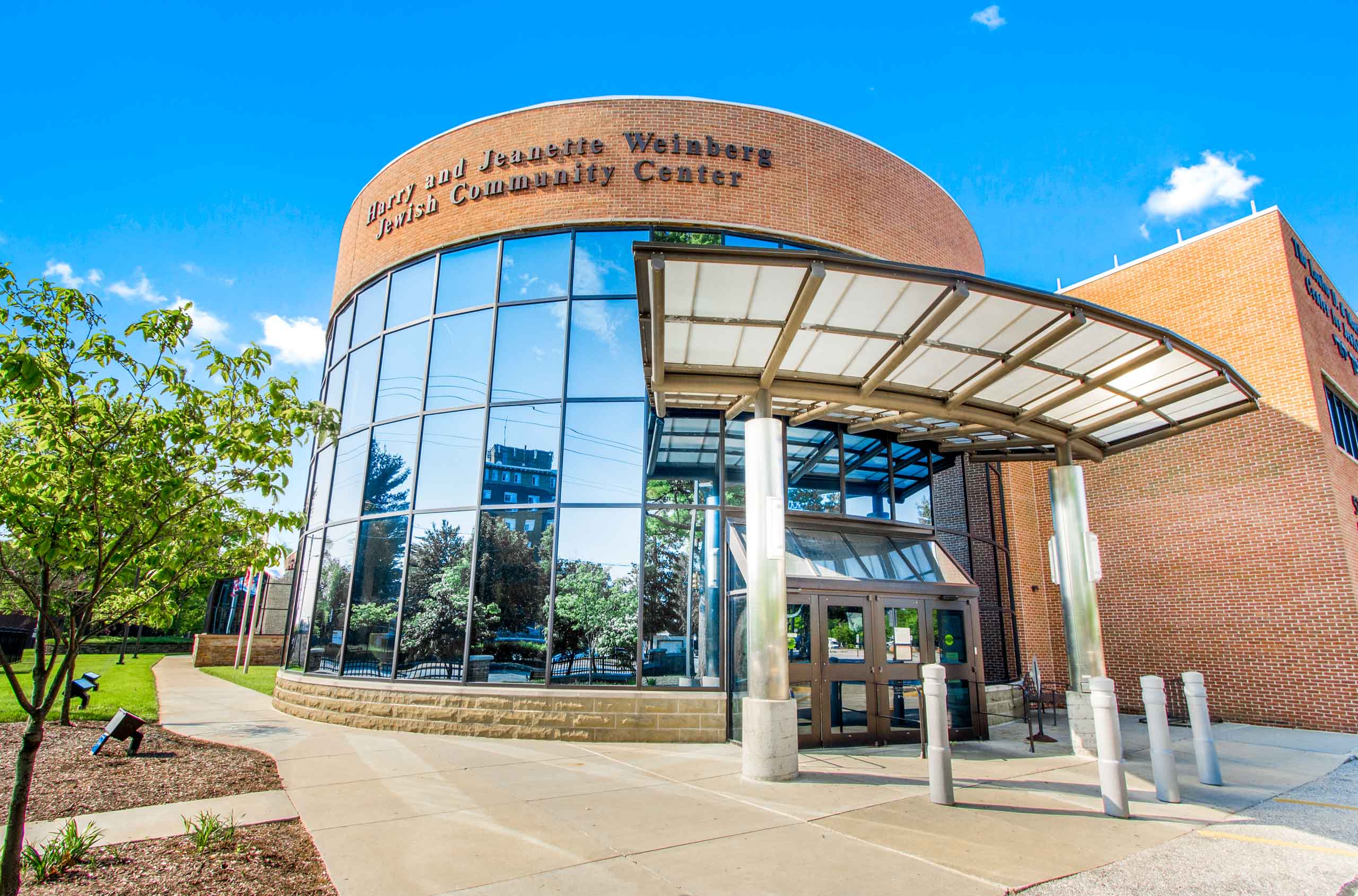 Weinberg Park Heights JCC building entrance.