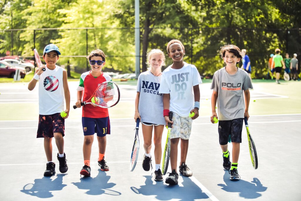 kids playing tennis